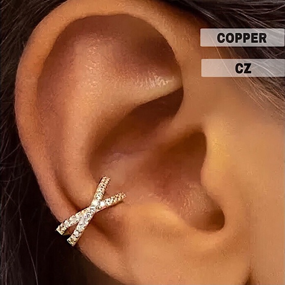 ⚜️[𝟯/$𝟮𝟴]⚜️NEW CZ Crisscrossed Cuff Earring - Picture 1 of 11